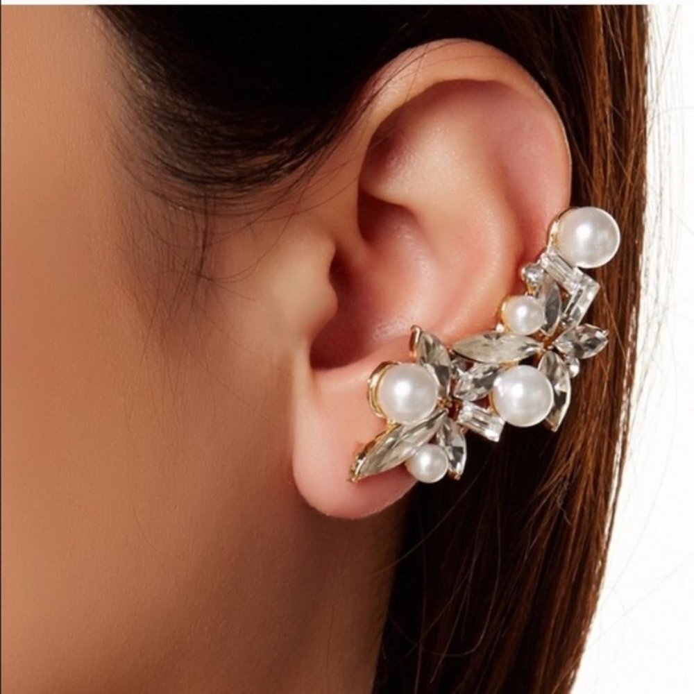 Pearl cluster ear cuff